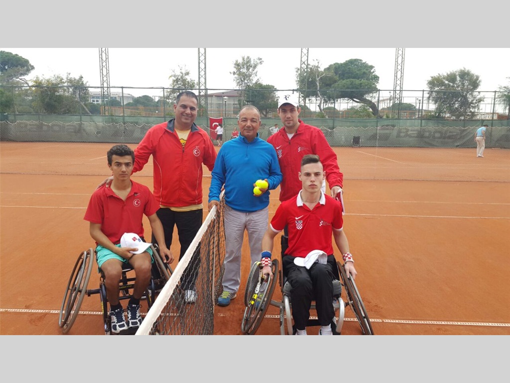 TEKERLEKLİ SANDALYE TENİSİ MİLLİ TAKIM SPORCUMUZ OĞUZHAN GÜNEŞ'TEN BAŞARI